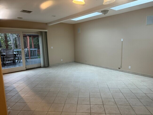 Living area with slider to deck - 25 N Gate Rd