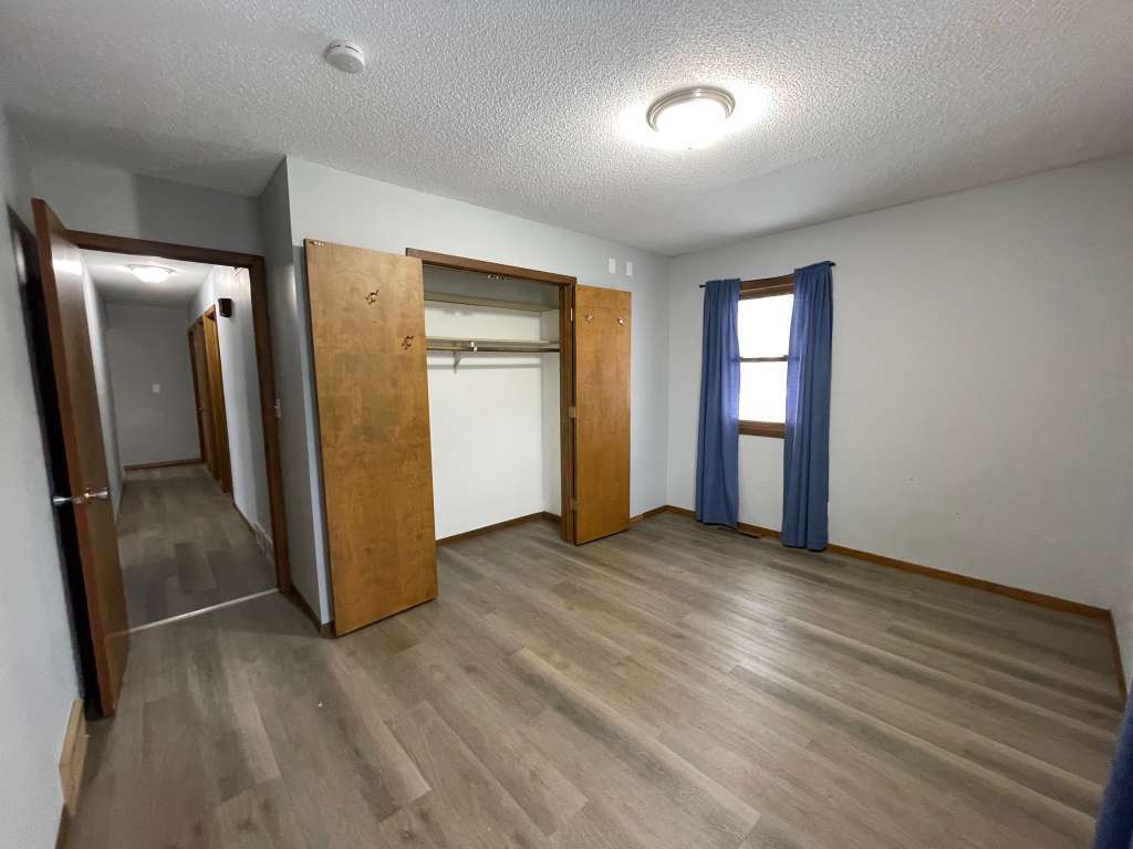Building Photo - 416 Lakeland Dr SE