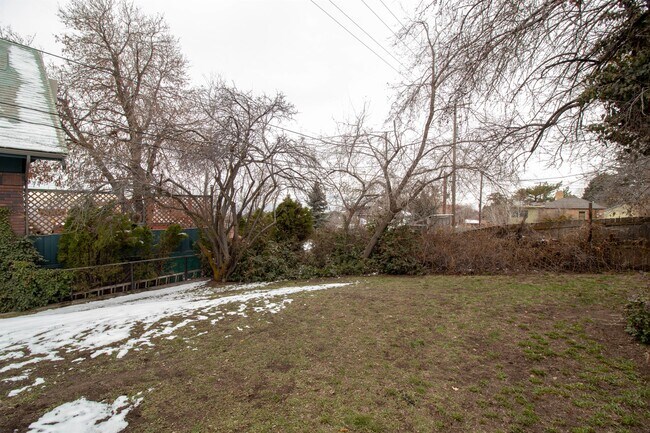 Building Photo - 575 I St