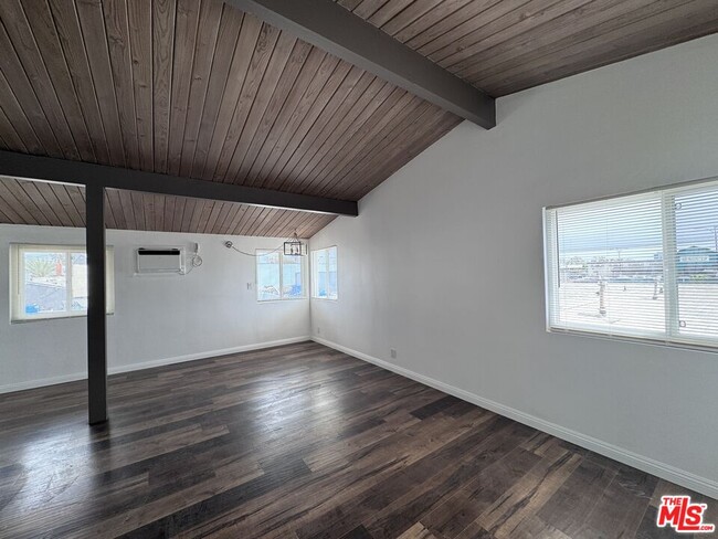 Building Photo - 4419 W Rosecrans Ave