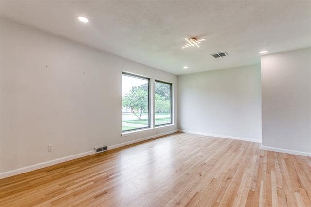 Building Photo - 3517 Woodleigh Dr