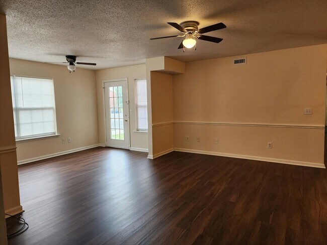 Building Photo - 525 3rd Loop Rd