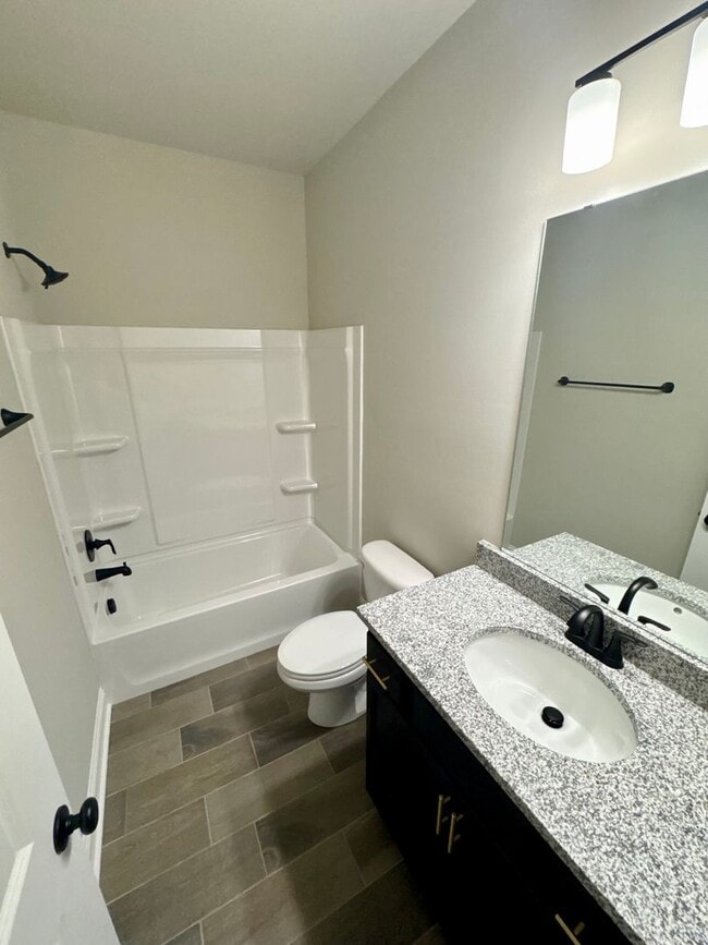 Building Photo - Canes Landing!