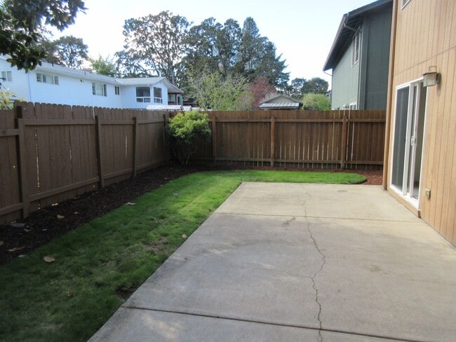Building Photo - Large Three Bedroom Home, Landscaping Prov...