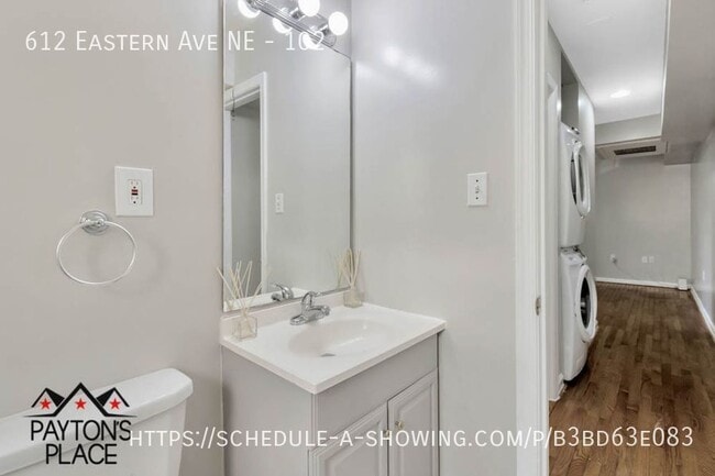 Building Photo - Renovated apartment with Wifi included. FI...