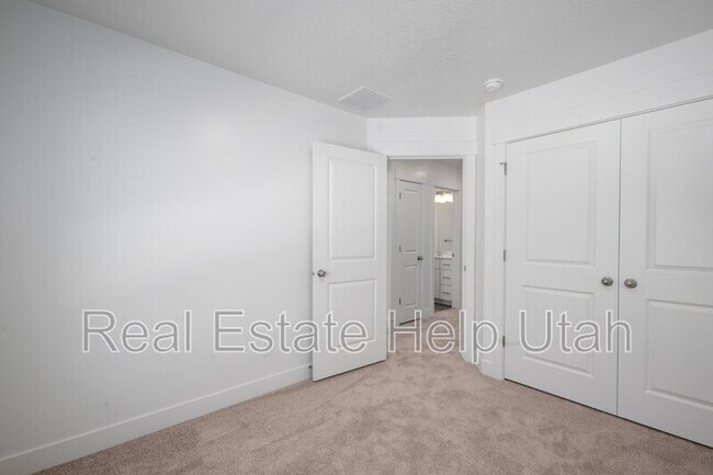 Building Photo - 281 W 1150 N