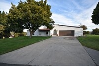 Building Photo - Low-Maintenance Meadows North Rental by Meadow Springs Golf Course