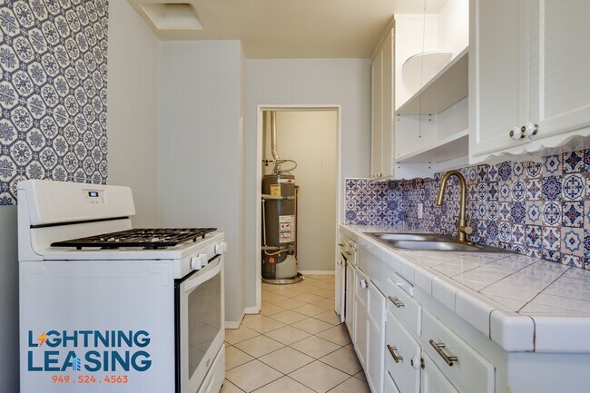 Building Photo - 6415 S Van Ness Ave
