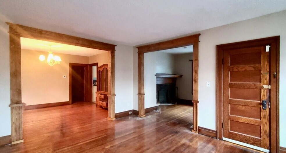 Building Photo - 425 Bird Ave