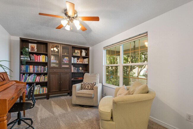 Building Photo - 2521 Apricot Pl