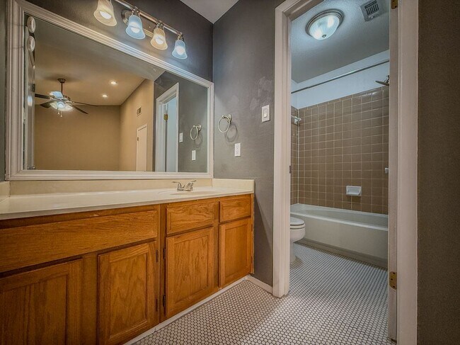 Building Photo - 3839 Dry Creek Dr