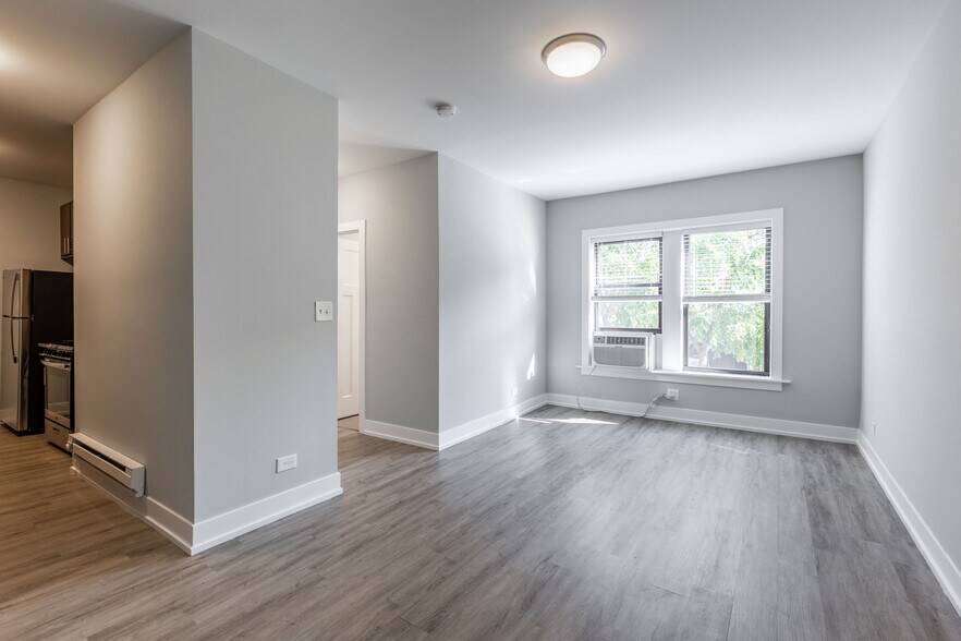 Building Photo - 705 W Brompton Ave