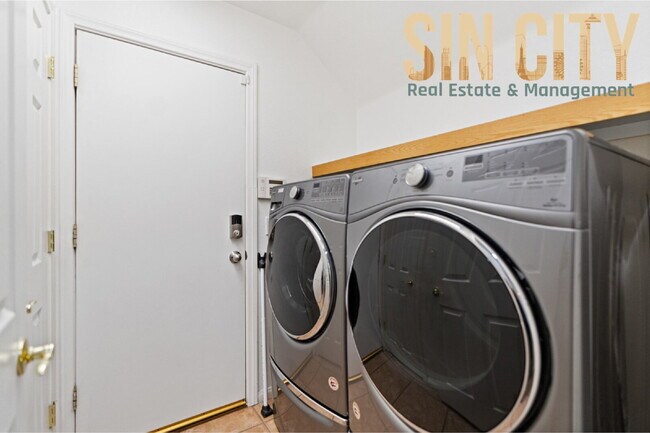 Building Photo - 497 Fiddlehead Ave