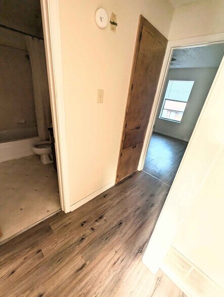 Building Photo - 401 N 4th St