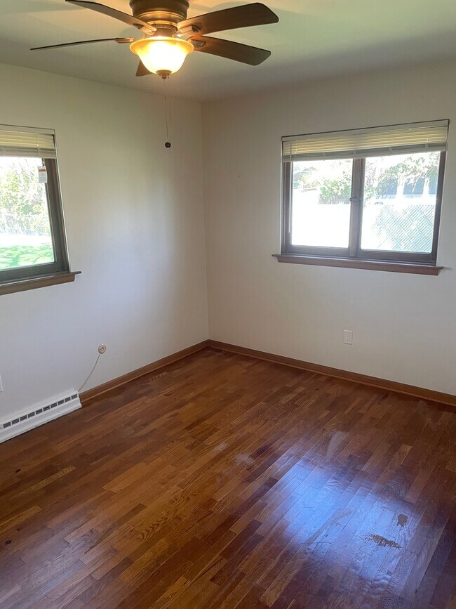 Building Photo - 4685 Mackinaw Rd