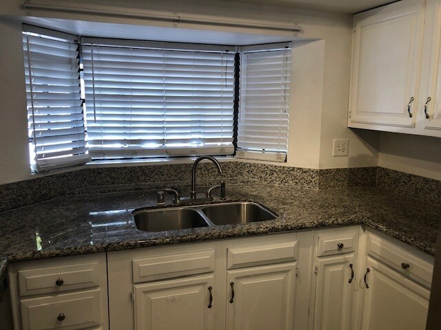 Building Photo - 3944 Edgemoor Way