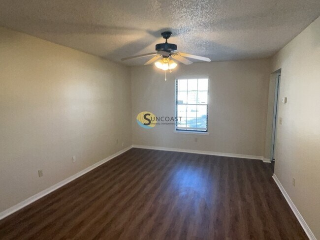 Building Photo - 8702 Bandera Cir S