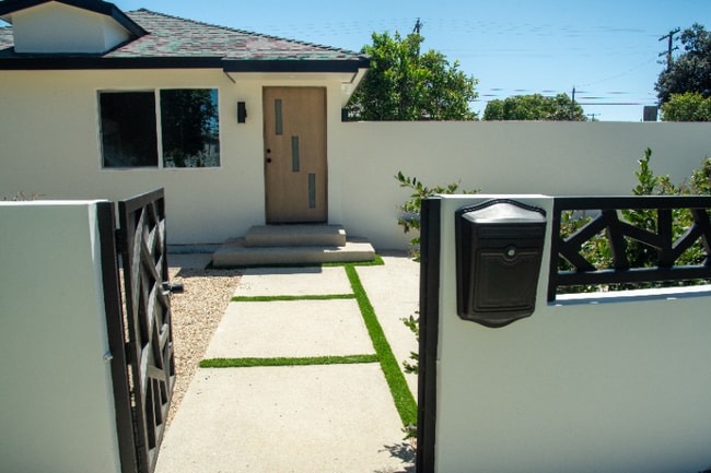 Building Photo - 3362 W Imperial Hwy