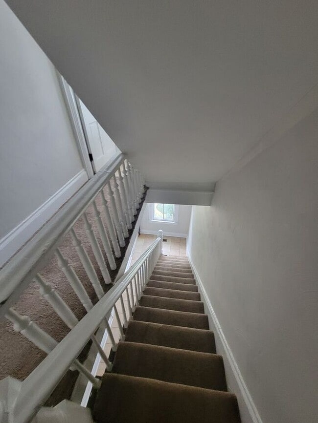 Building Photo - Cute Three Bedroom One and a Half Bath  Duplex in Historic Port Norfolk