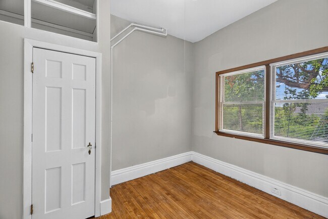 Building Photo - 515 Whitall St