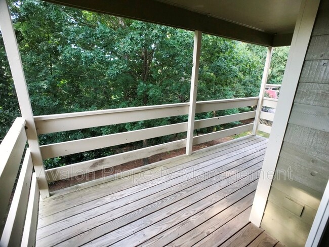 Building Photo - 1104 Riverview Dr