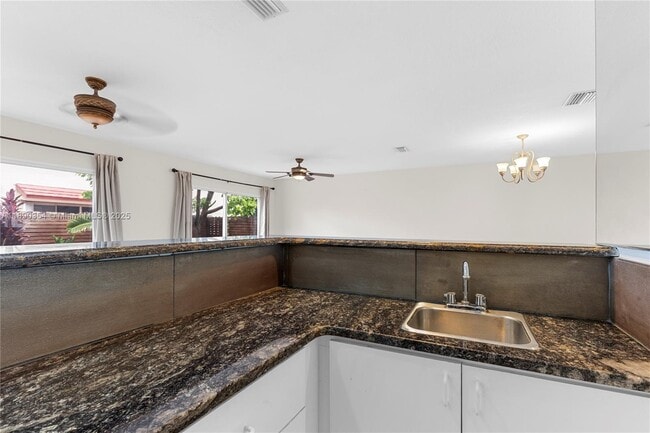 Building Photo - 20003 NE 6th Ct Cir