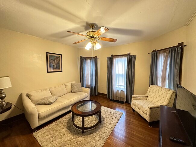 Building Photo - Dewitt St