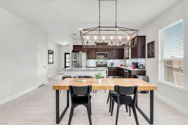 Building Photo - "Charming 3-Bedroom San Antonio Home with Granite Elegance - 1854 Sq Ft of Comfort!"