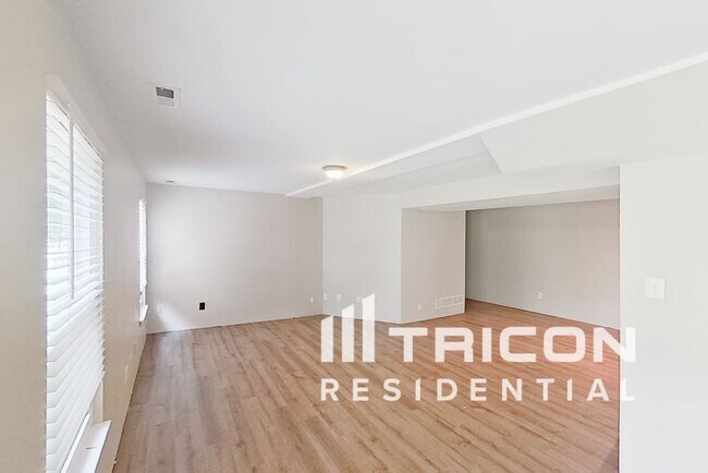 Building Photo - 745 Diamond Pointe Ct