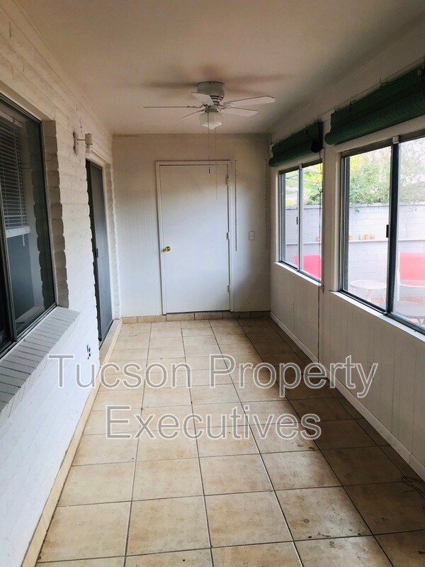 Building Photo - 7742 E Tanque Verde Ln