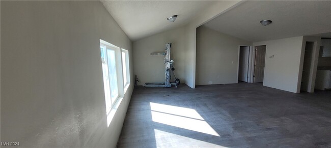 Building Photo - 5533 Tres Piedras Rd