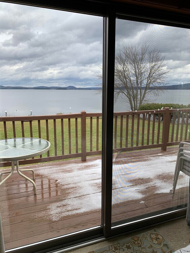 Building Photo - 383 Holbrook Bay Cmns