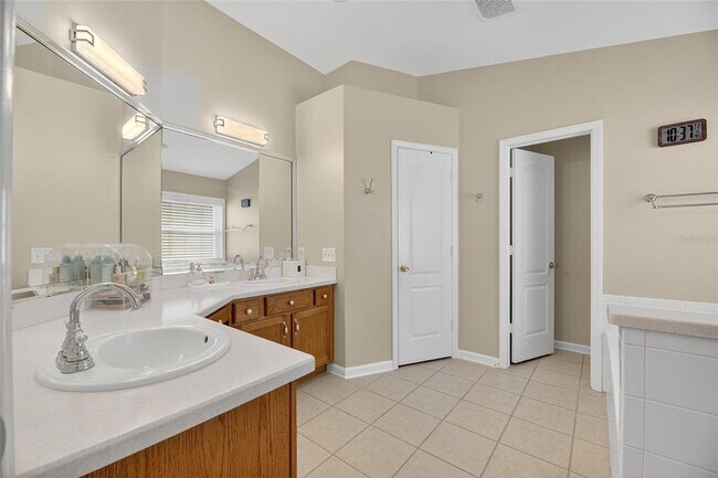 Building Photo - 12414 Cedarfield Dr