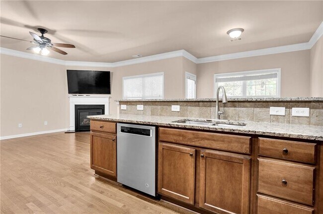 Building Photo - 5015 Hastings Terrace