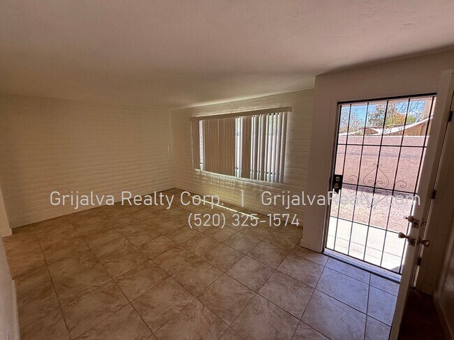 Building Photo - 3648 E Blacklidge Dr