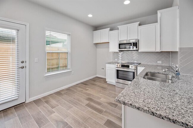 Building Photo - 17212 Adoro Dr