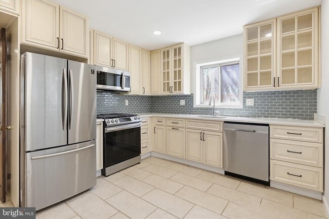 Building Photo - 9717 Hedin Dr