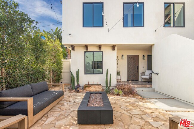 Building Photo - 1031 Havenhurst Dr