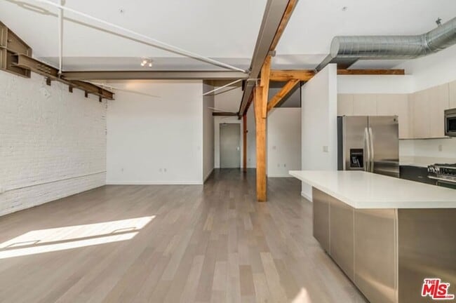 Building Photo - 527 Molino St