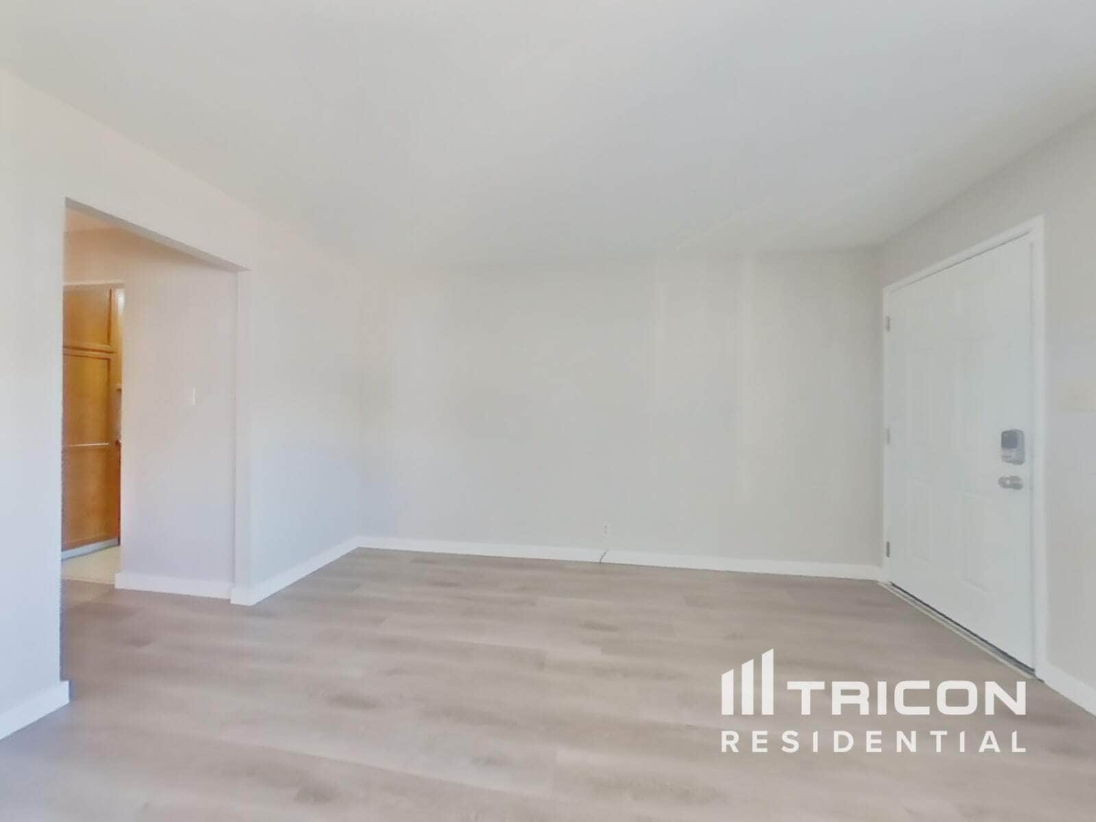 Building Photo - 372 Hopkins Dr