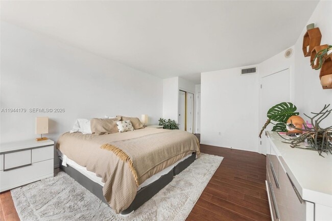 Building Photo - 2801 NE 183rd St