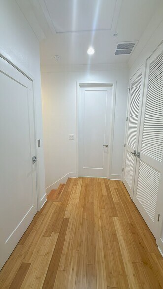 Building Photo - 946 Highland Ave