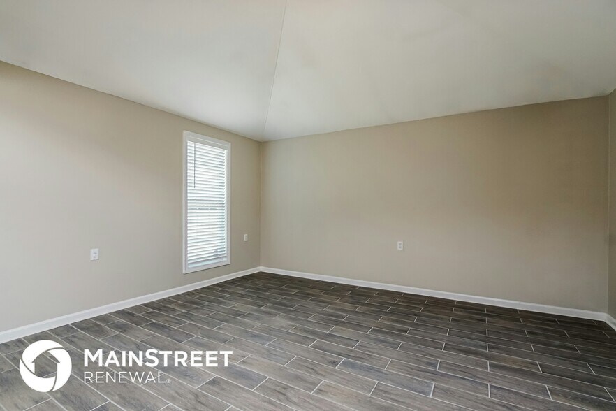 Building Photo - 639 Bullhart Dr