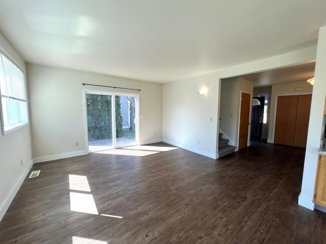 Building Photo - 1308 N Brooklane St