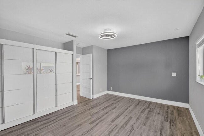 Building Photo - 14624 Country Side Ln