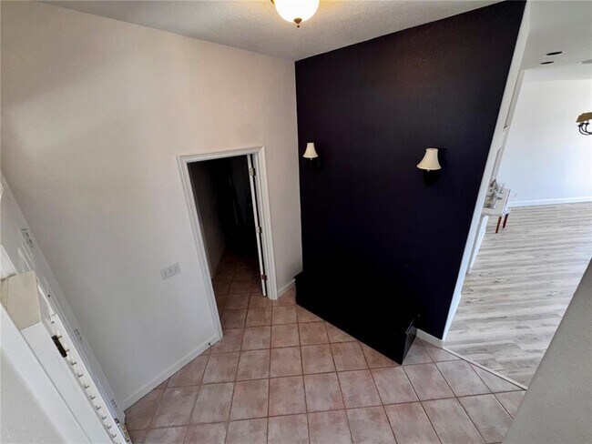 Building Photo - 7200 Bay Club Way