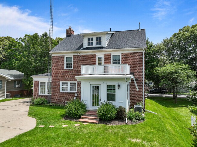 Building Photo - 1105 Barnes St