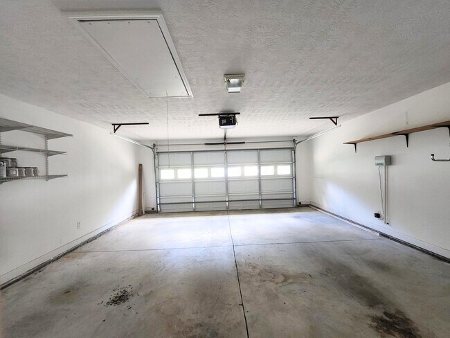 Building Photo - 241 Bainbridge Dr