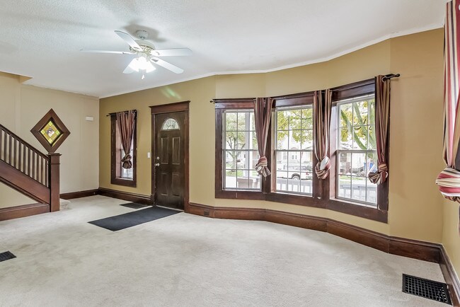 Building Photo - 259 Valley Ave NW