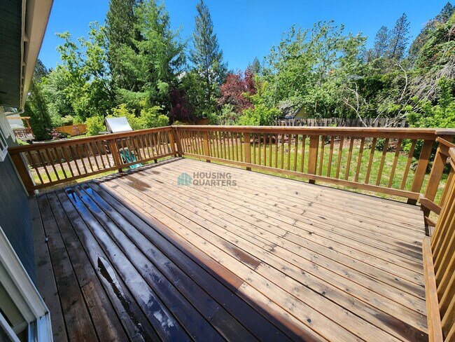 Building Photo - Single family home with large back yard!